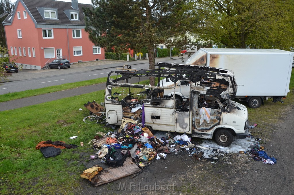 Wohnmobil ausgebrannt Koeln Porz Linder Mauspfad P092.JPG - Miklos Laubert